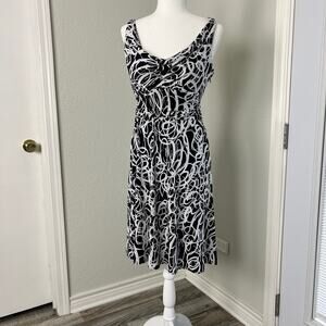 White House Black‎ Market Size 8 Sleeveless Black and White Print Dress NWT